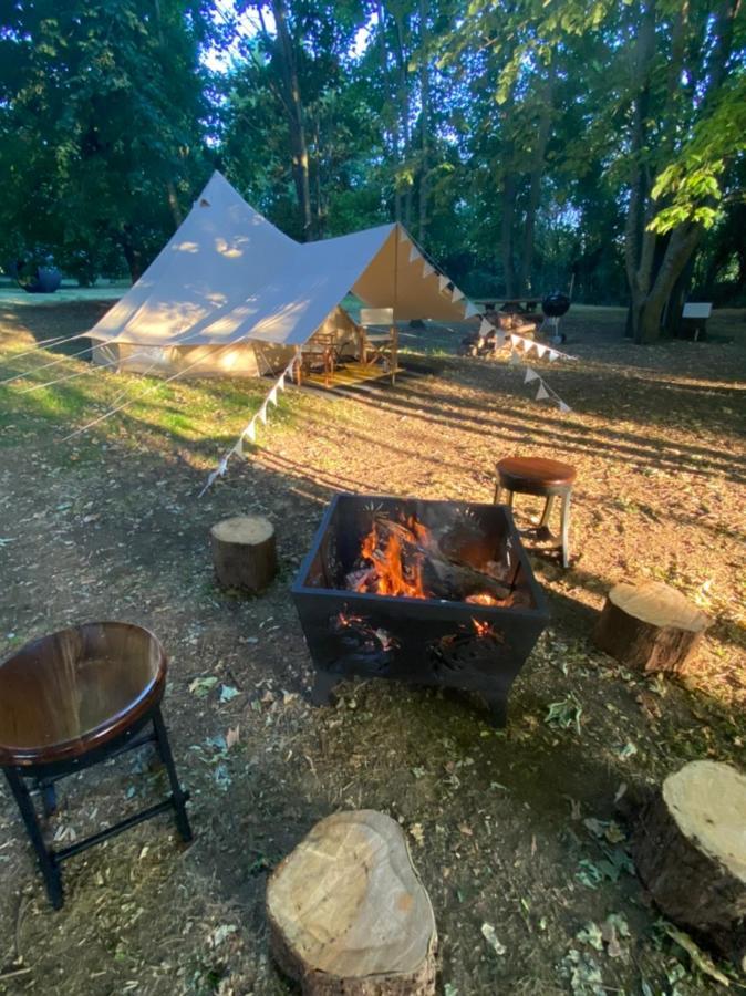 Eakley Manor Farm Glamping Hotel Newport Pagnell Exterior photo