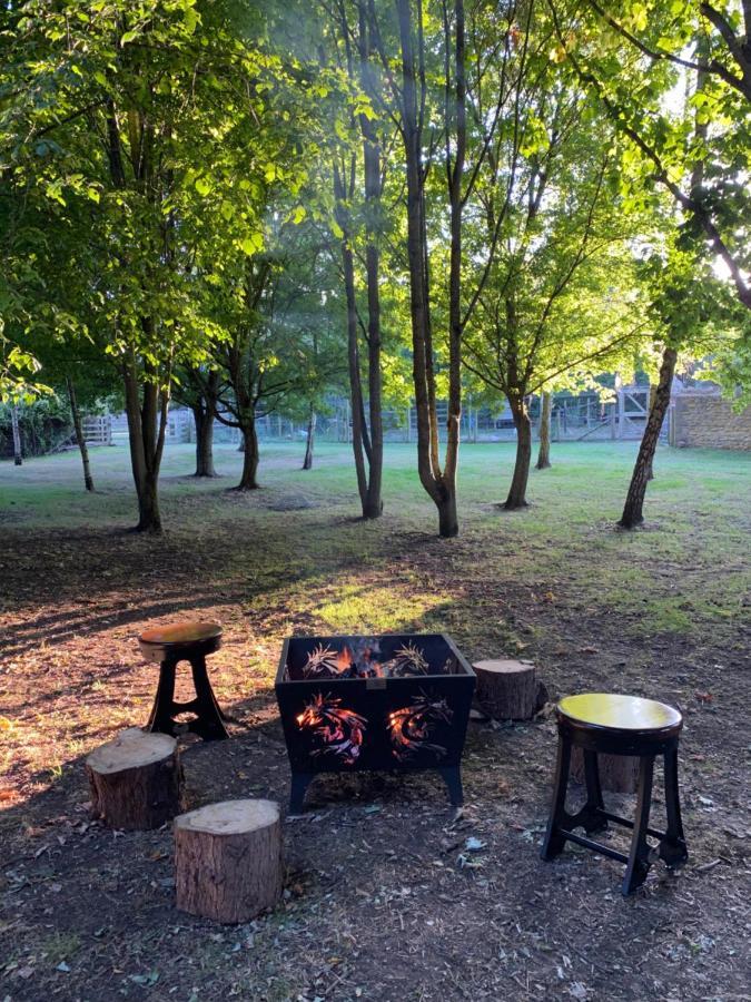 Eakley Manor Farm Glamping Hotel Newport Pagnell Exterior photo