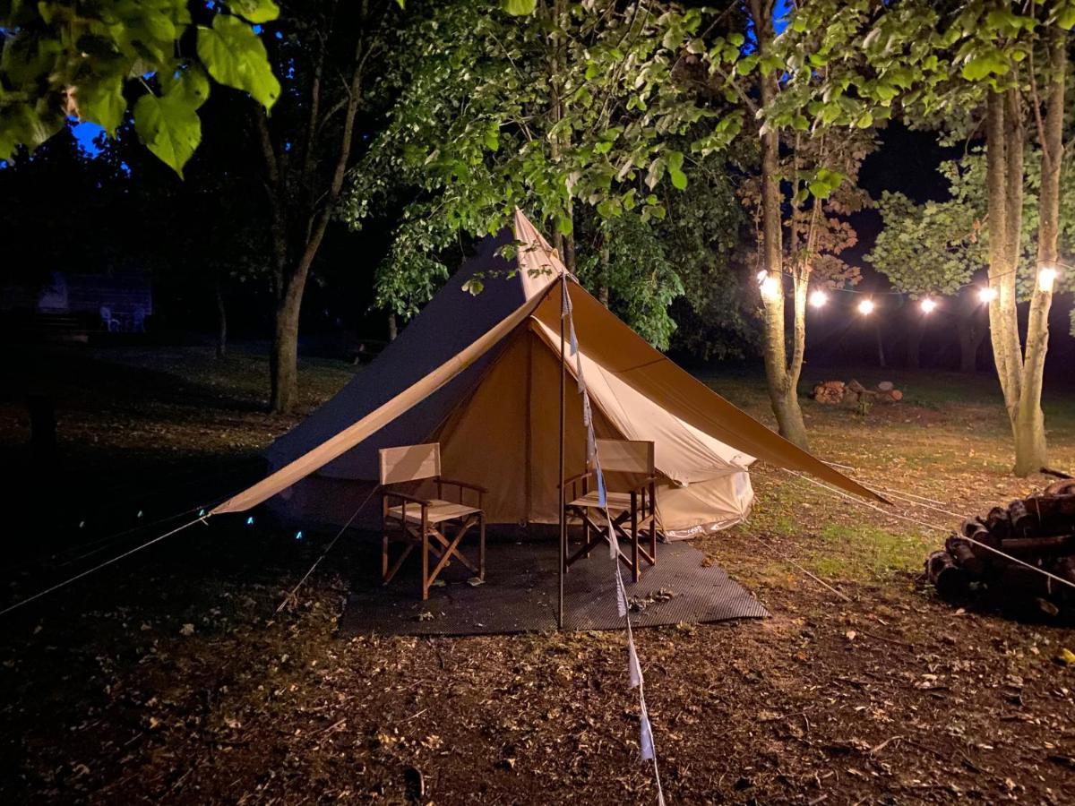 Eakley Manor Farm Glamping Hotel Newport Pagnell Exterior photo